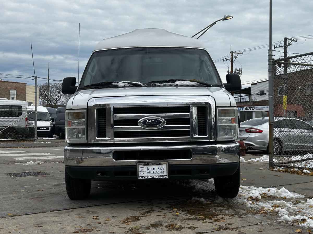 Used 2009 Ford E-150 and Econoline 150 XLT image 2
