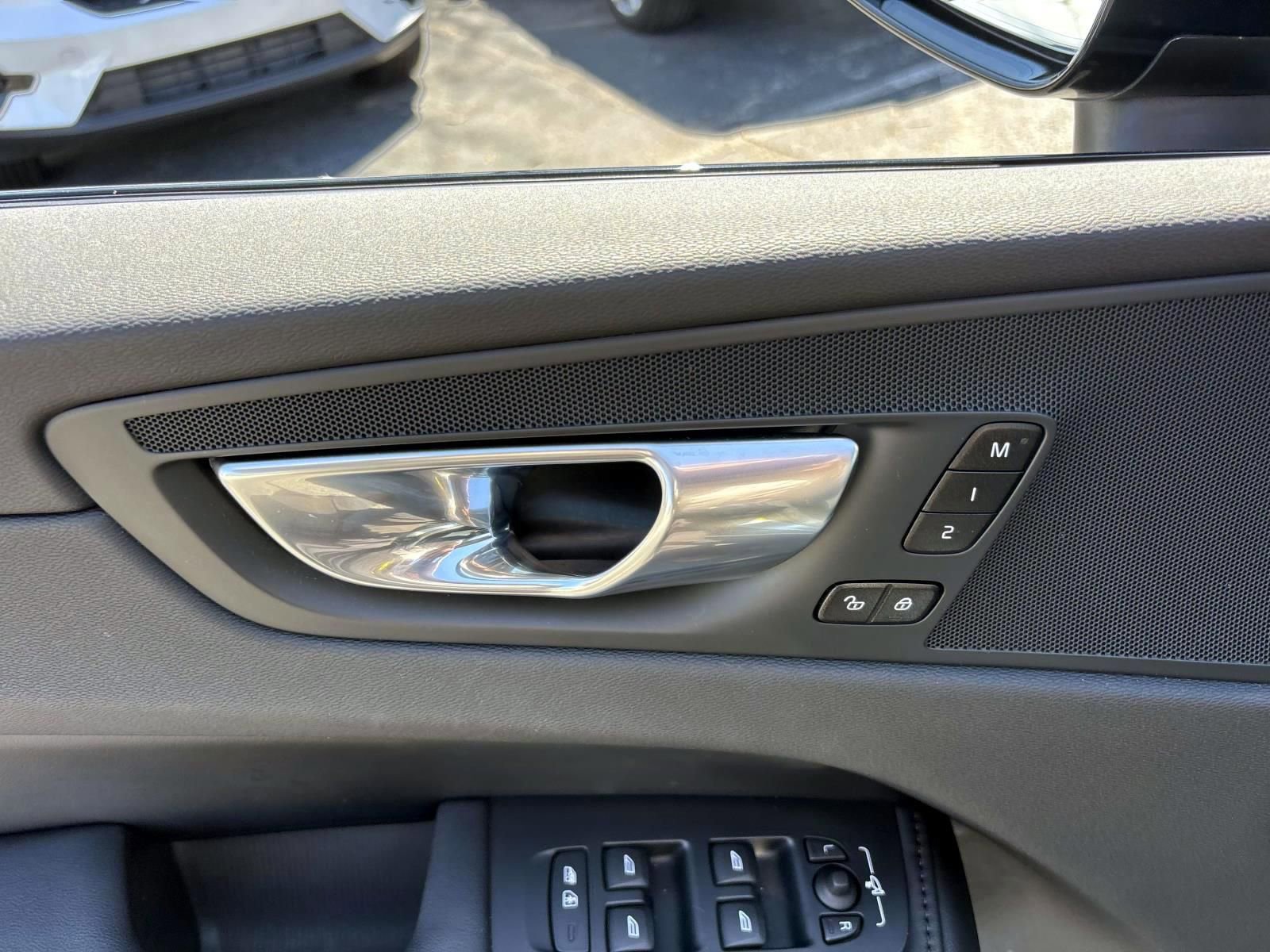 Used 2023 Volvo XC60 B5 Plus w/ Climate Package image 12