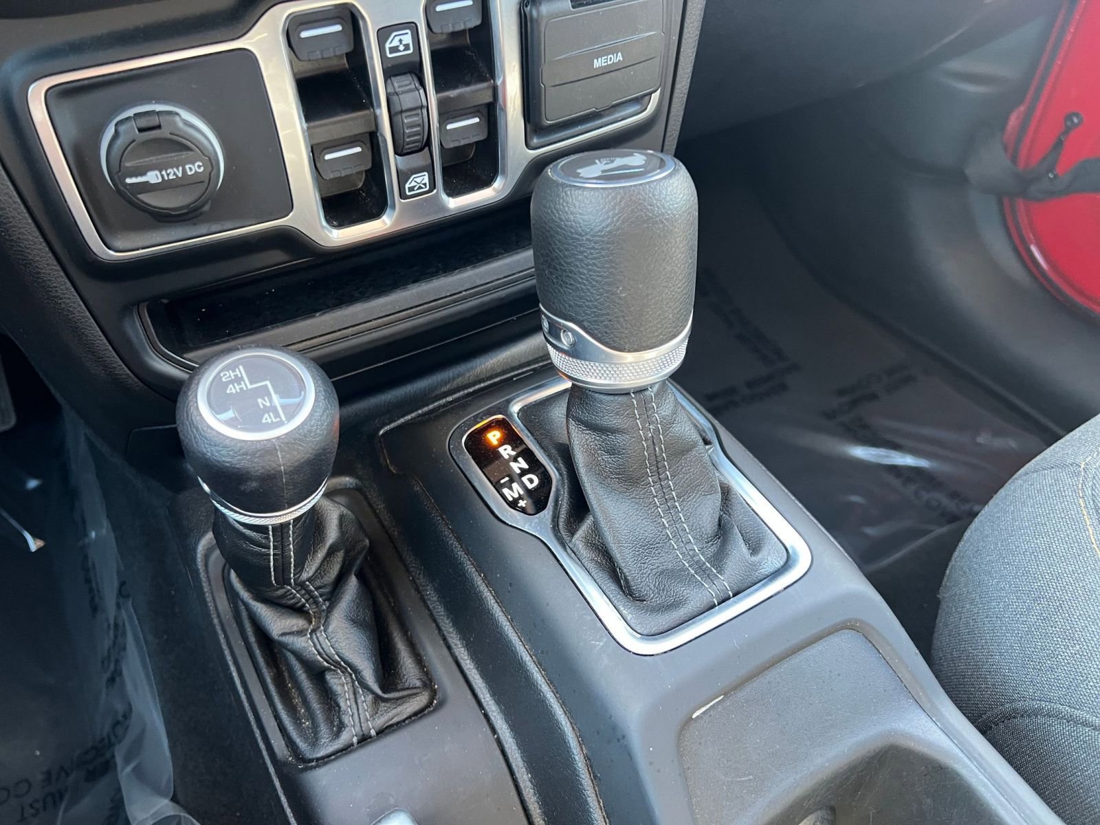 Used 2025 Jeep Wrangler Sahara image 41