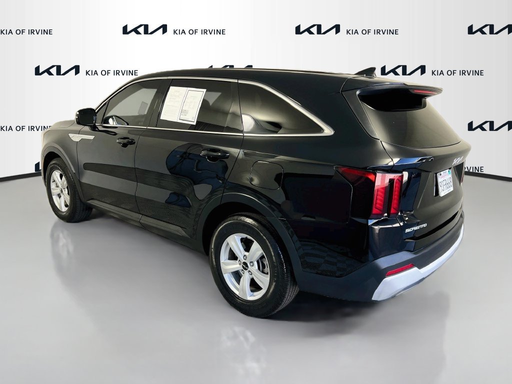 Certified 2025 Kia Sorento LX FWD image 6