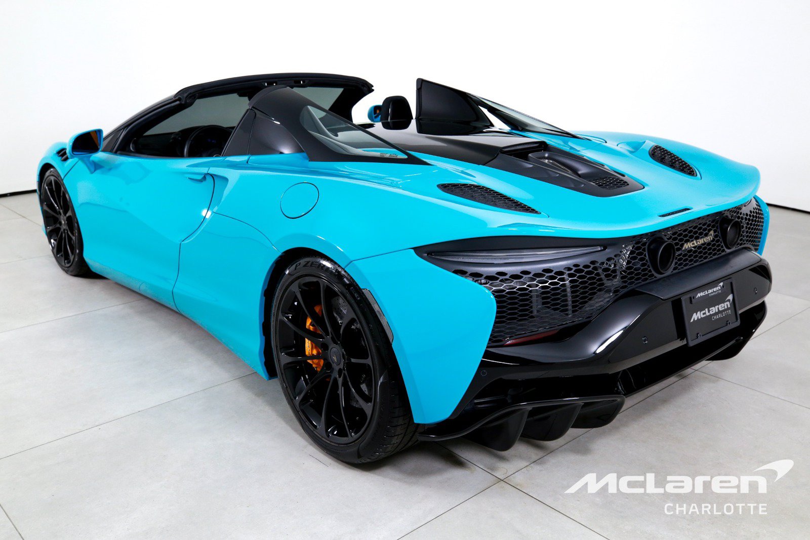 Used 2025 McLaren Artura Spider RWD image 8