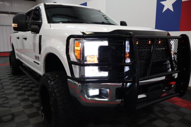 Used 2017 Ford F250 XLT w/ XLT Premium Package AWD/4WD image 23