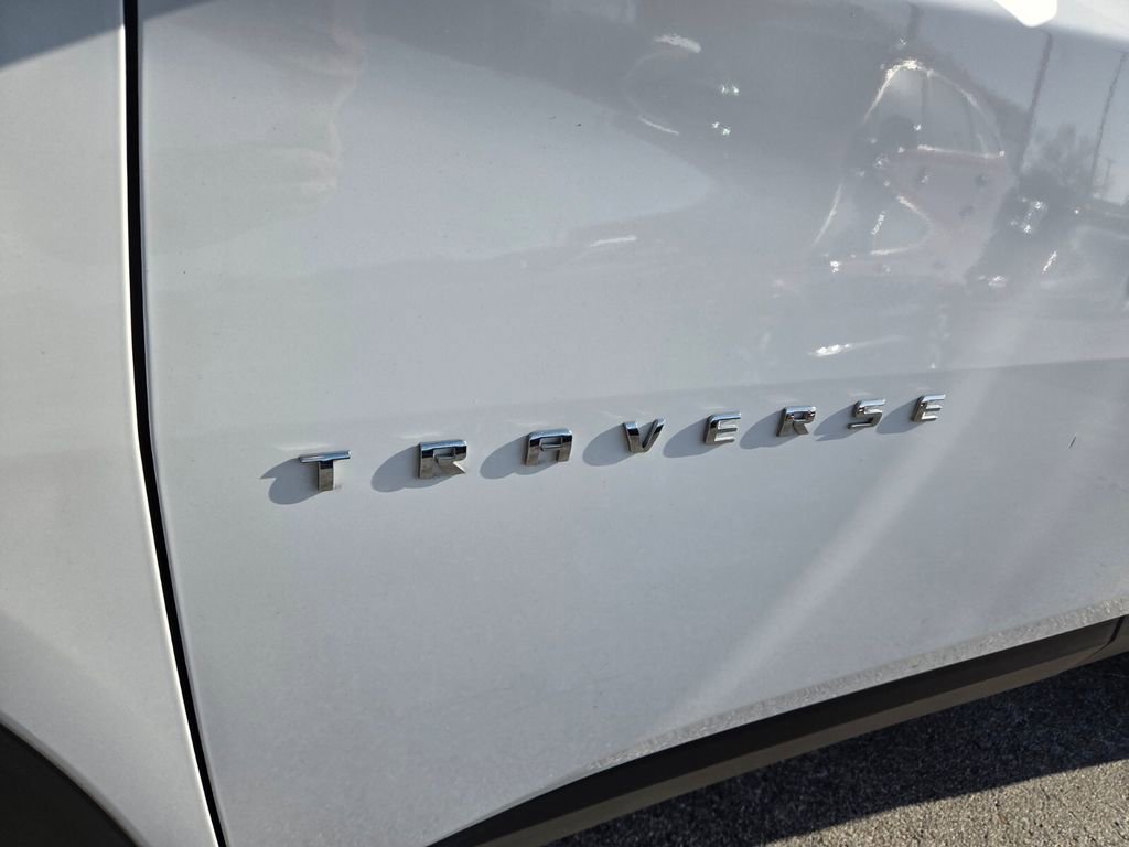 Used 2018 Chevrolet Traverse LT image 3