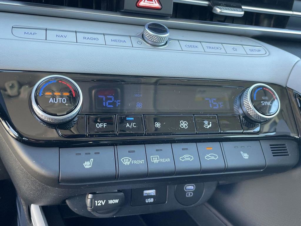 New 2026 Hyundai Elantra Limited image 28