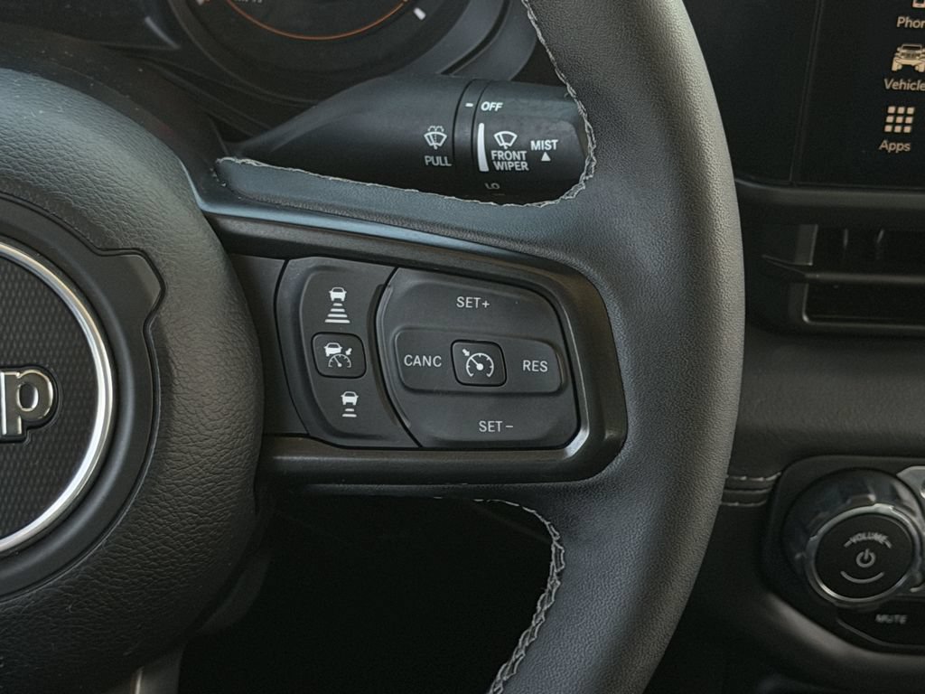 Used 2025 Jeep Gladiator Sport AWD/4WD image 16