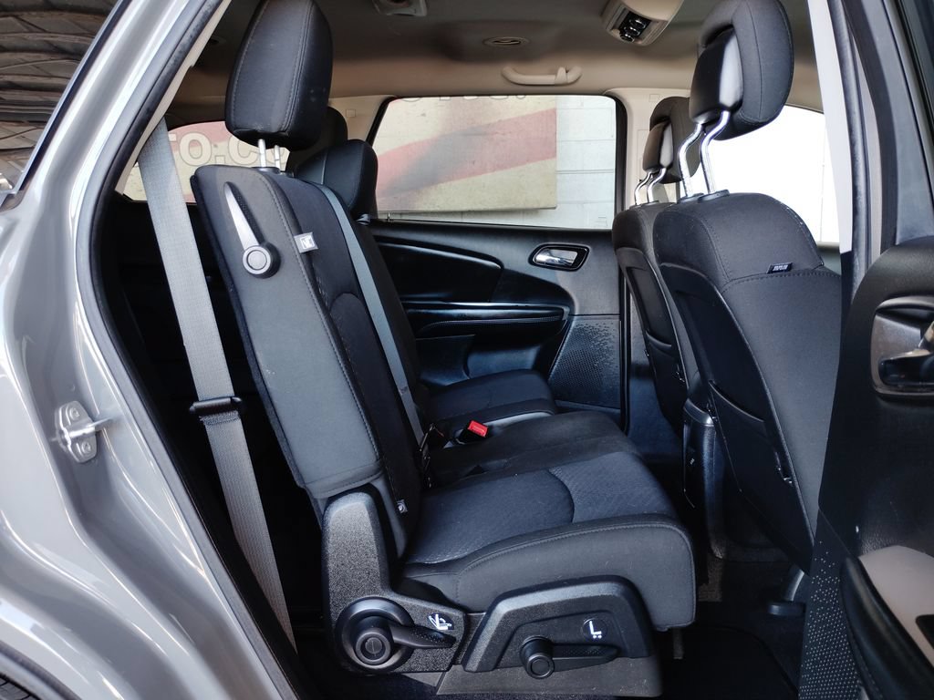 Used 2019 Dodge Journey SE w/ Safe & Sound Group FWD image 17