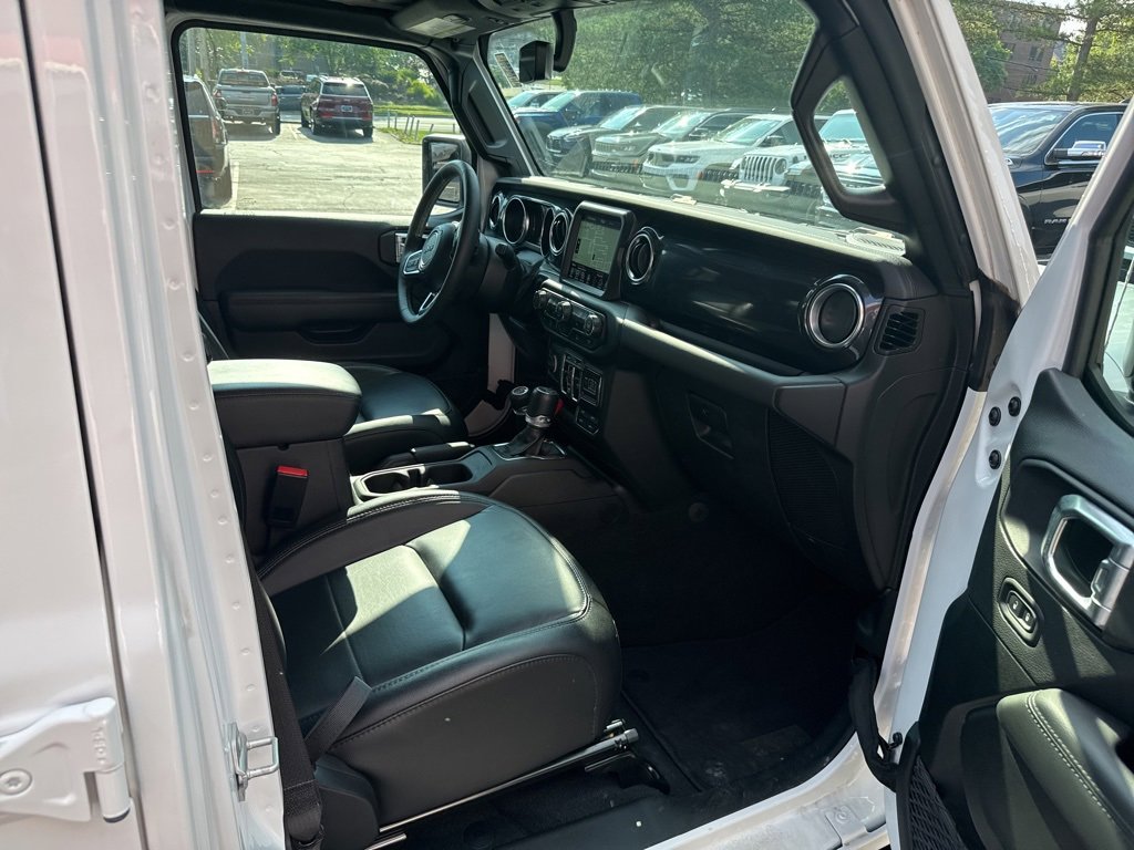 Used 2023 Jeep Wrangler Altitude image 65