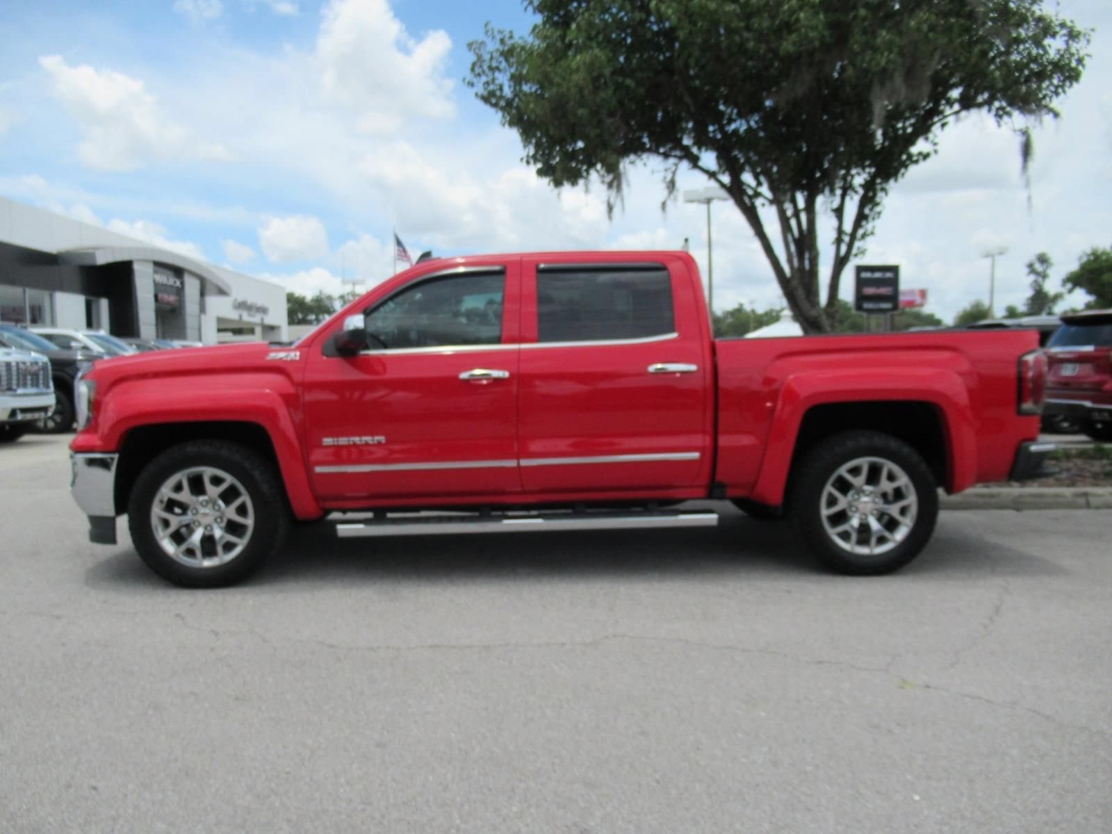 Used 2018 GMC Sierra 1500 SLT w/ SLT Premium Package AWD/4WD image 4