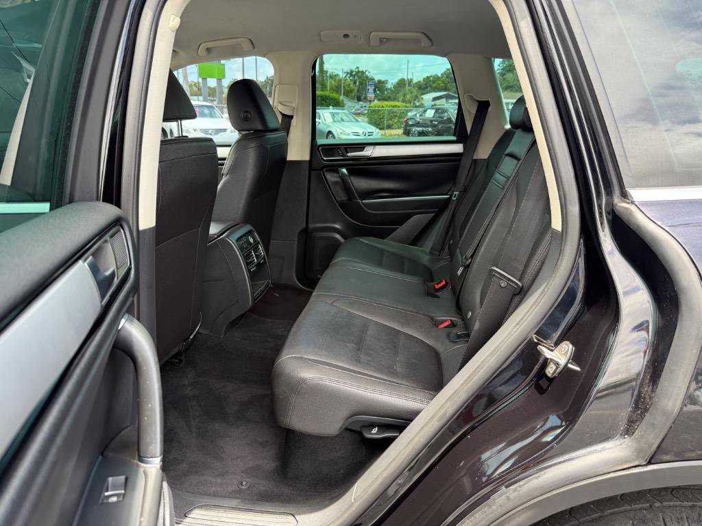 Used 2015 Volkswagen Touareg Sport image 14