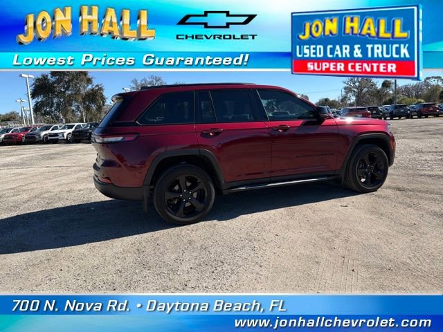Used 2024 Jeep Grand Cherokee Altitude image 11
