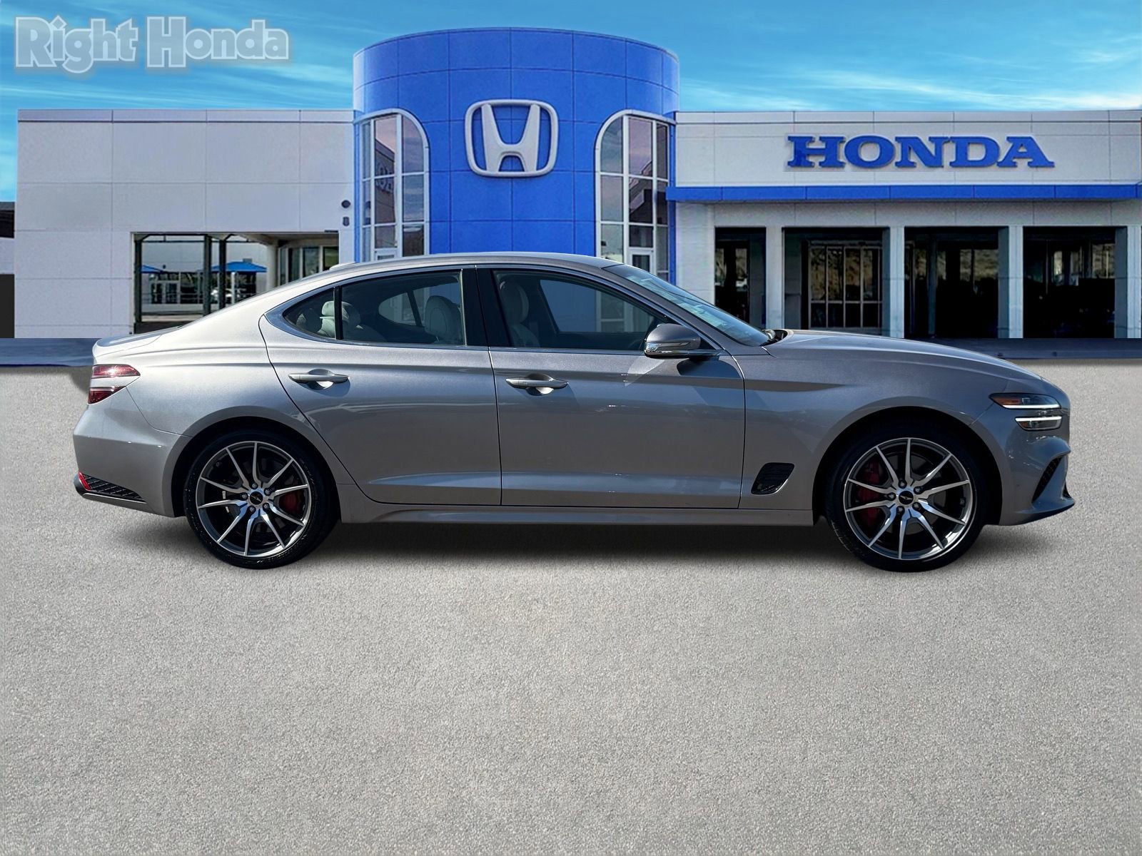 Used 2025 Genesis G70 2.5T image 9