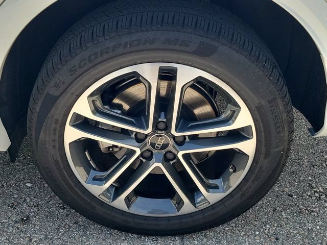 Certified 2025 Audi Q5 Premium w/ Convenience Package AWD/4WD image 10