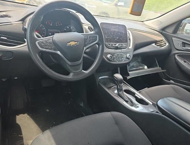 Used 2022 Chevrolet Malibu LT FWD image 2