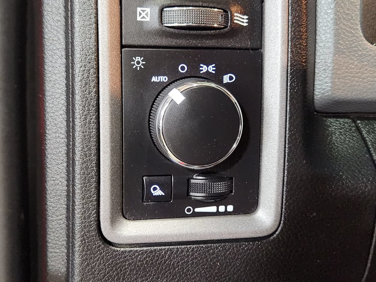 Used 2018 RAM 2500 Tradesman w/ Chrome Appearance Group AWD/4WD image 41