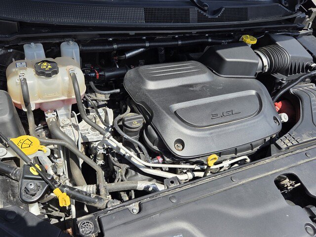 Used 2023 Chrysler Pacifica Touring-L FWD image 20