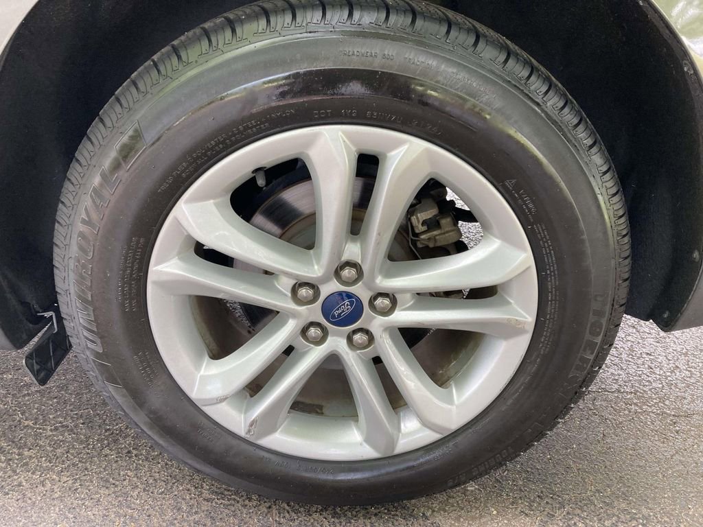 Used 2019 Ford Edge SEL w/ Equipment Group 201A FWD image 7