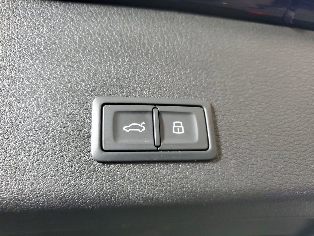 Certified 2023 Audi e-tron Premium Plus w/ Premium Plus Package image 10