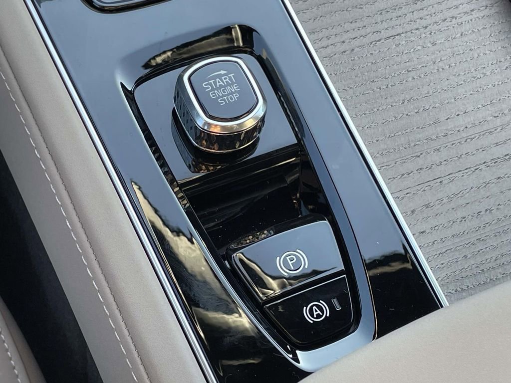 New 2026 Volvo XC90 T8 Plus w/ Protection Package Premier image 22