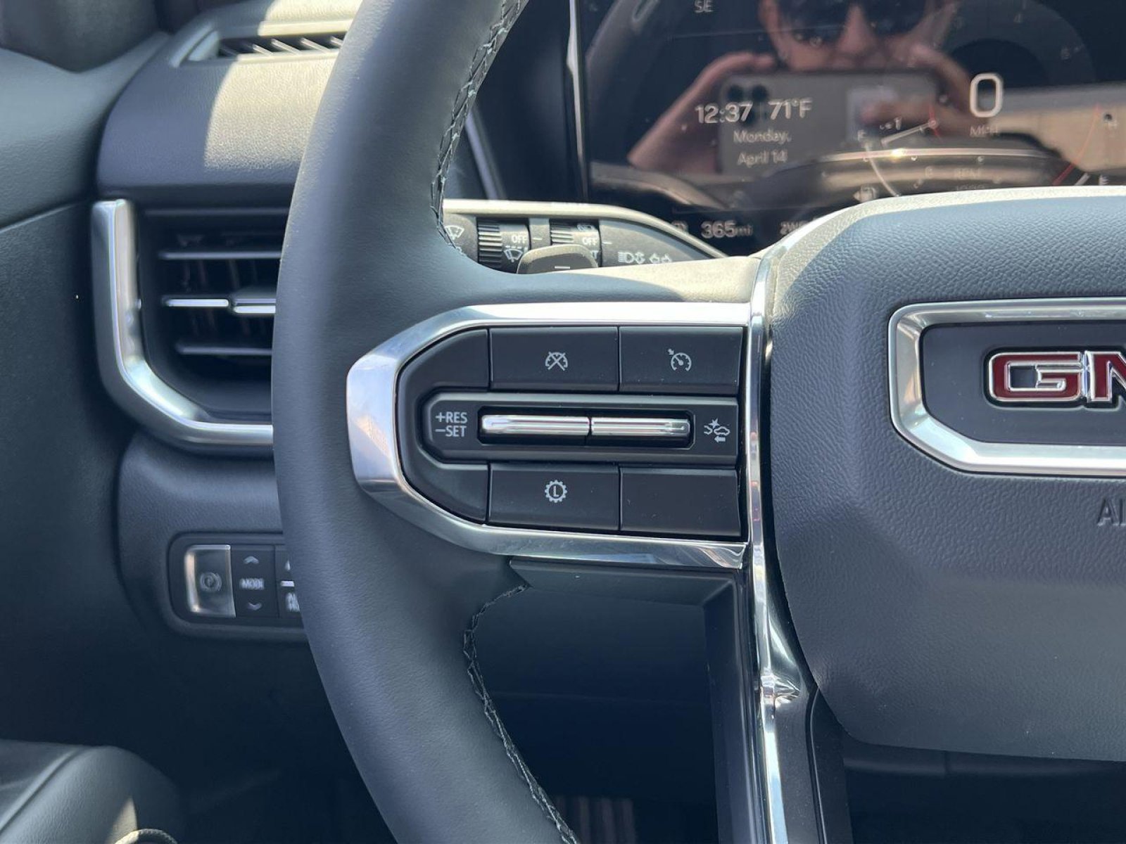 New 2025 GMC Terrain Elevation image 24