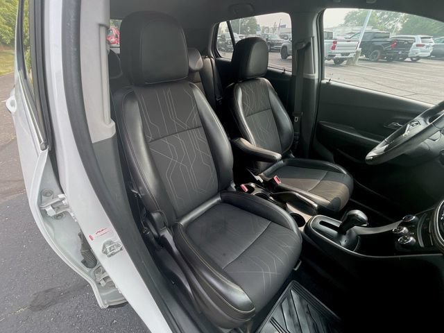 Used 2020 Chevrolet Trax LT w/ LT Convenience Package FWD image 26
