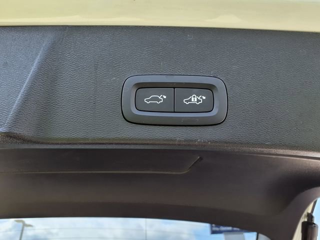 Certified 2023 Volvo XC40 B5 Plus w/ Protection Package Premier AWD/4WD image 19