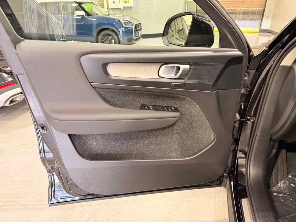Used 2026 Volvo XC40 B5 Core AWD/4WD image 10