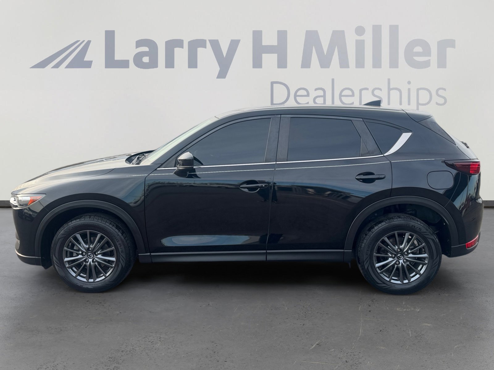 Used 2019 MAZDA CX-5 Touring image 2
