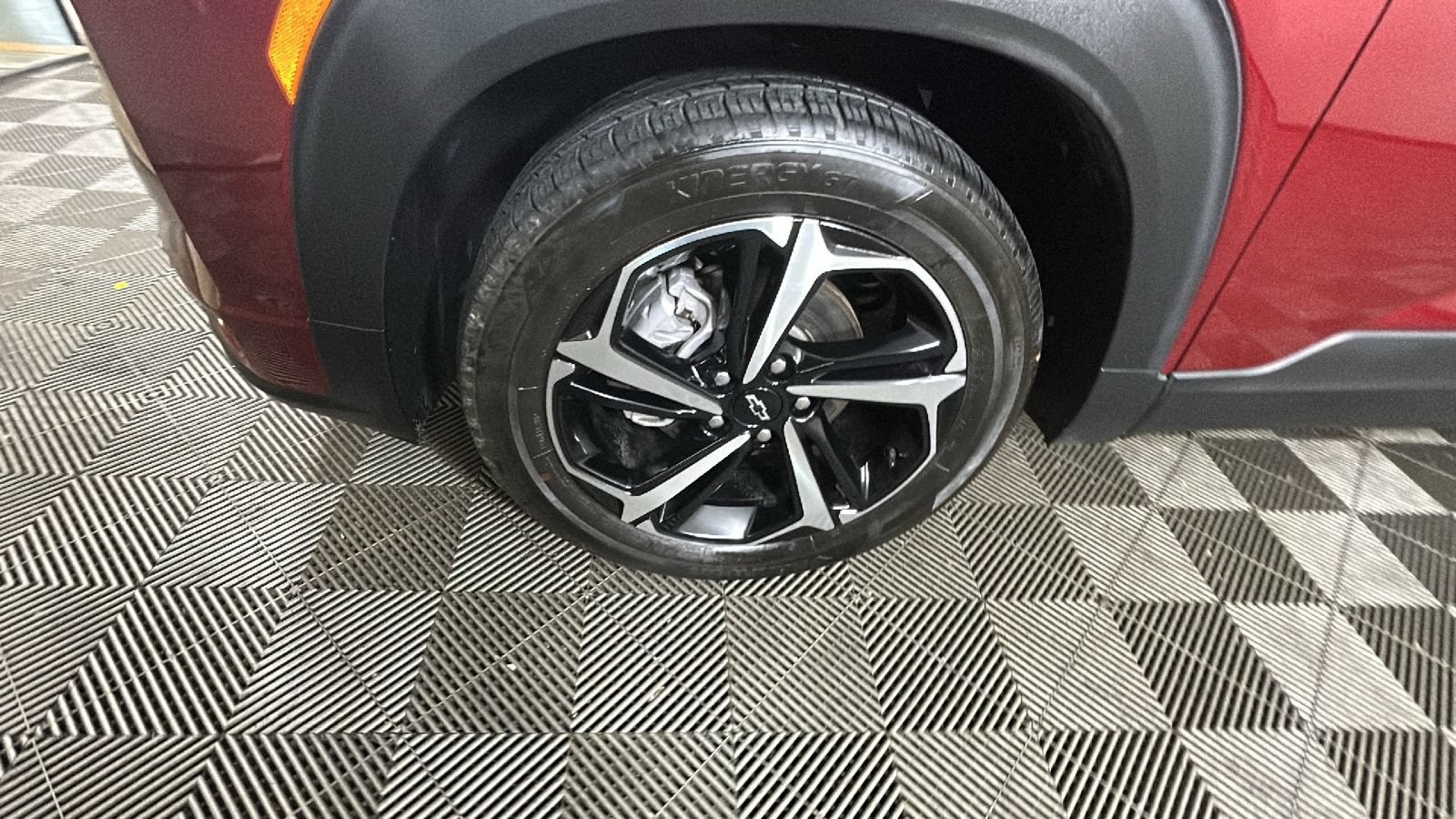 Used 2023 Chevrolet TrailBlazer RS w/ Sun and Liftgate Package FWD image 9