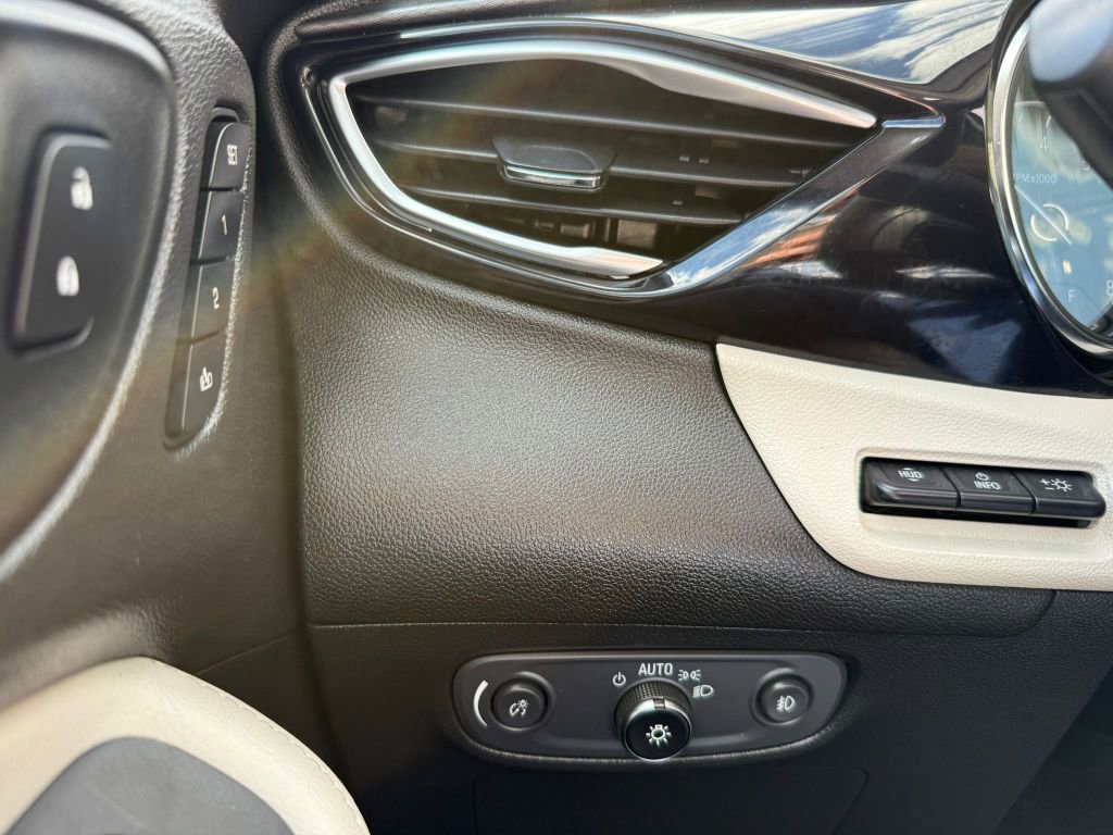 Used 2020 Buick Encore GX Essence w/ Experience Buick Package image 30