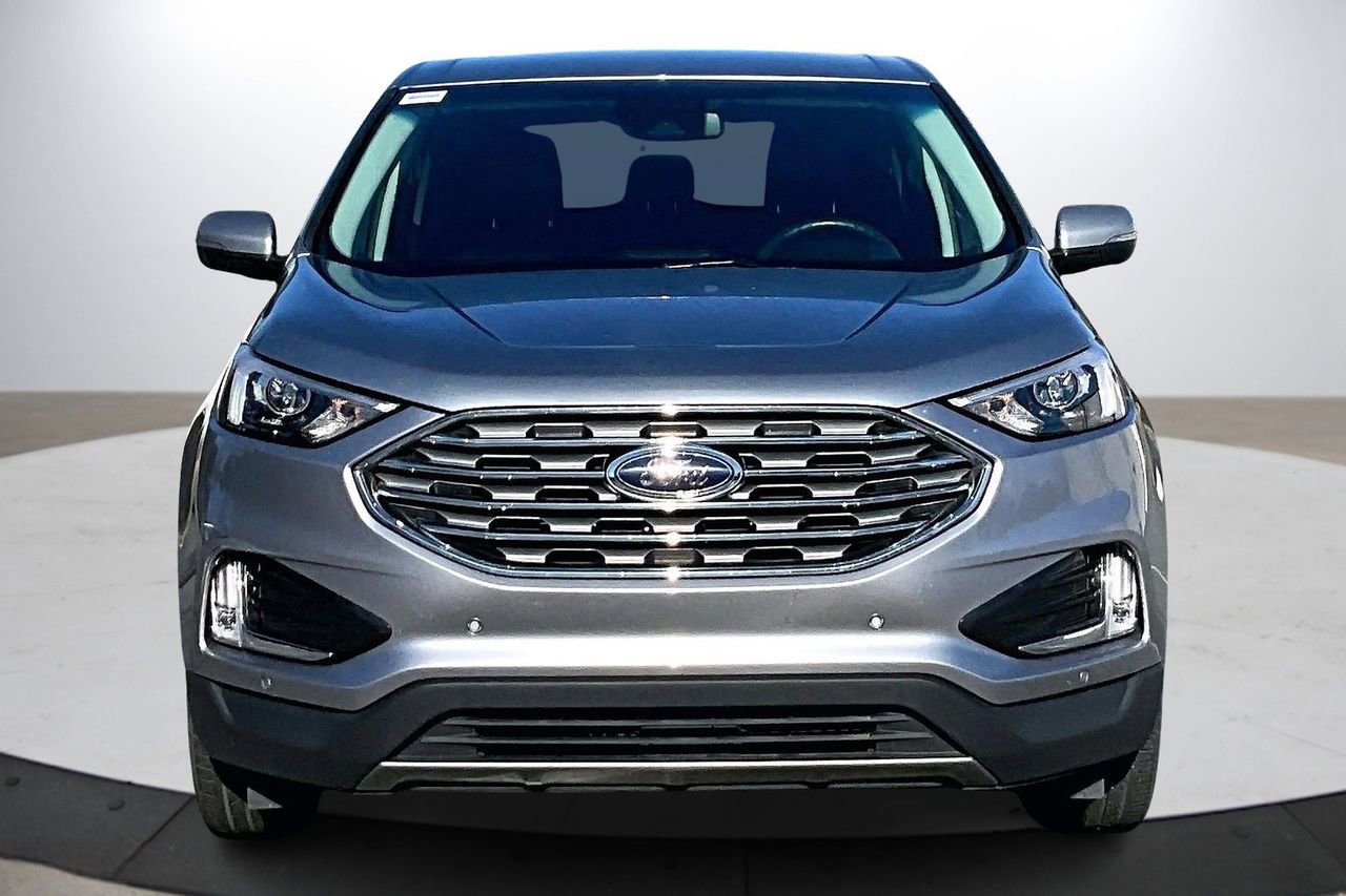 Used 2024 Ford Edge Titanium image 3