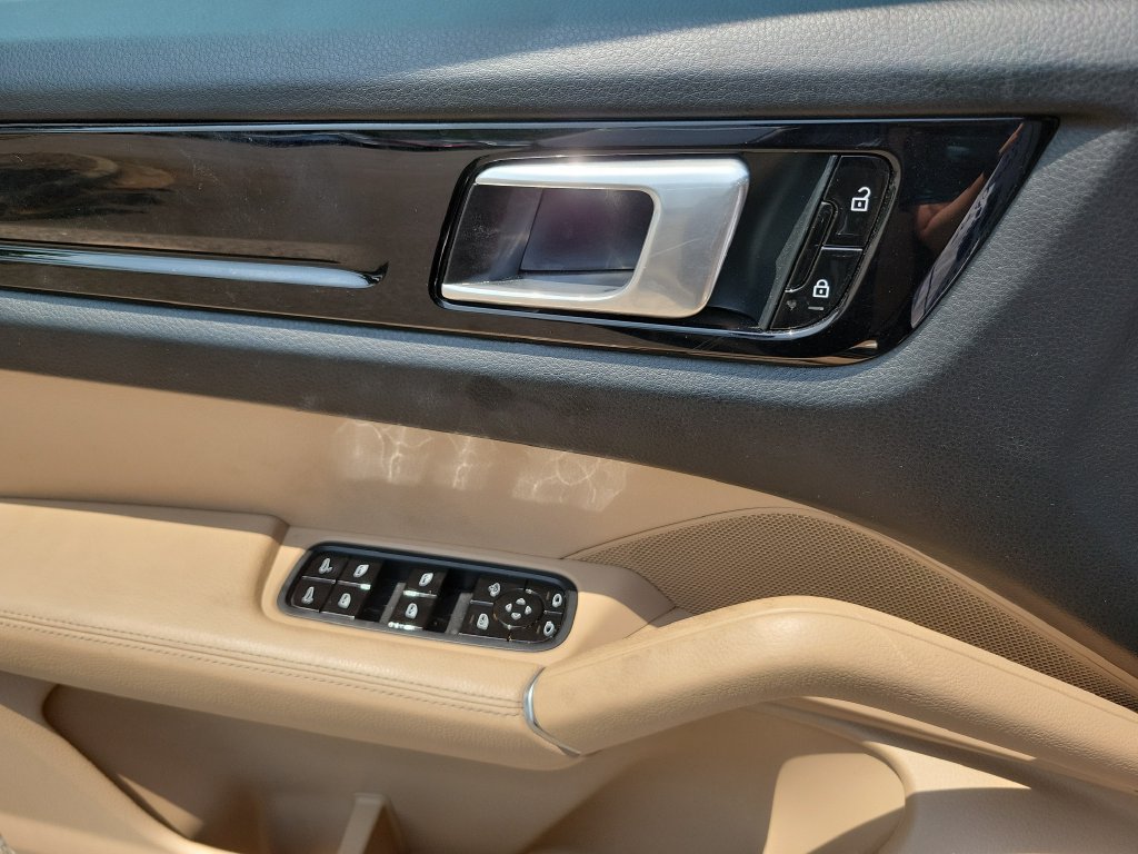 Used 2020 Porsche Cayenne AWD/4WD image 24