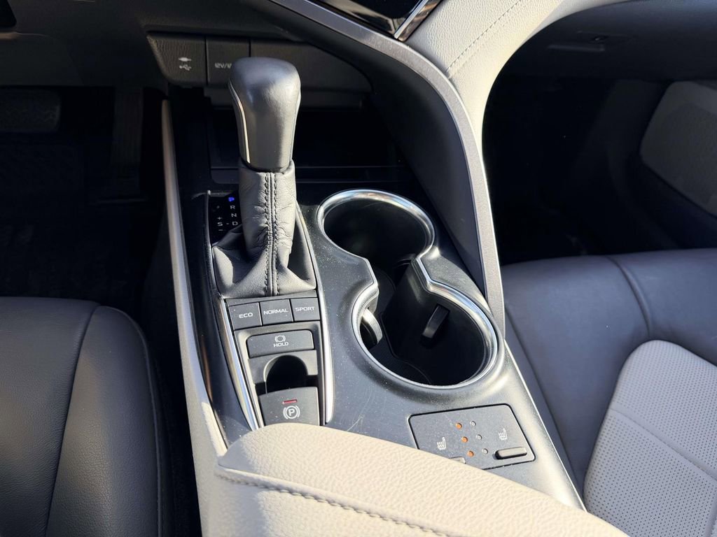 Certified 2018 Toyota Camry XLE image 6