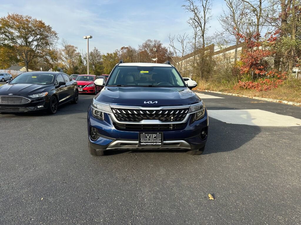 Used 2022 Kia Seltos Nightfall Edition image 2