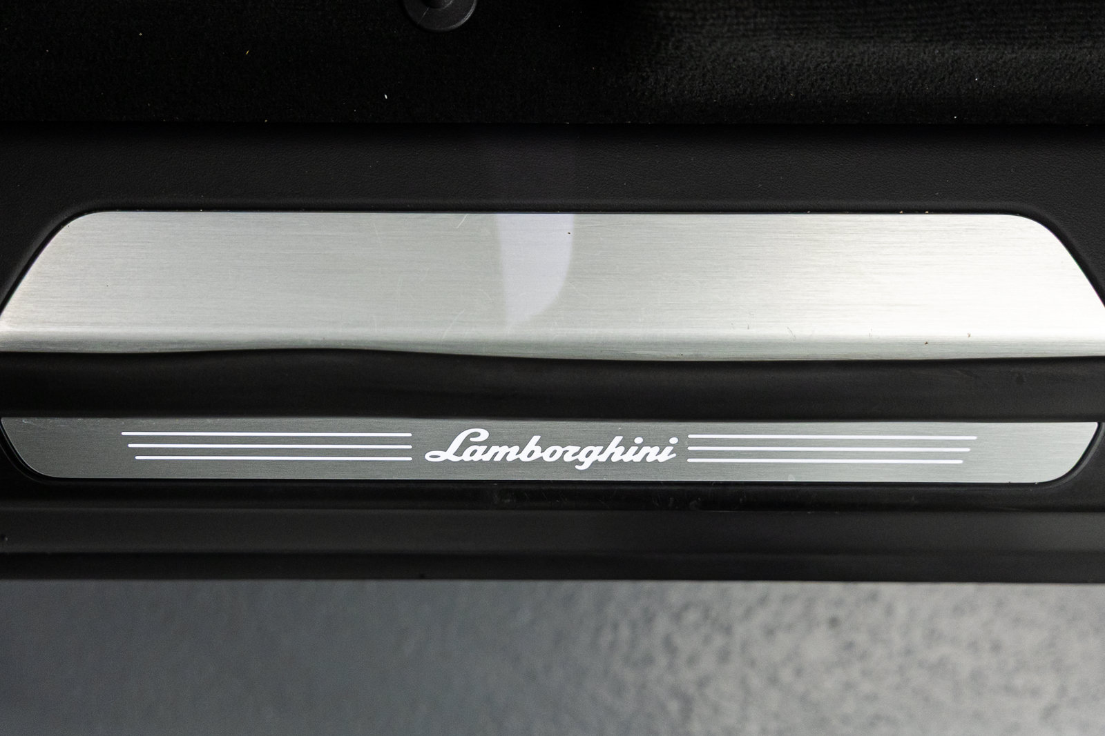 Used 2025 Lamborghini Urus S AWD/4WD image 35
