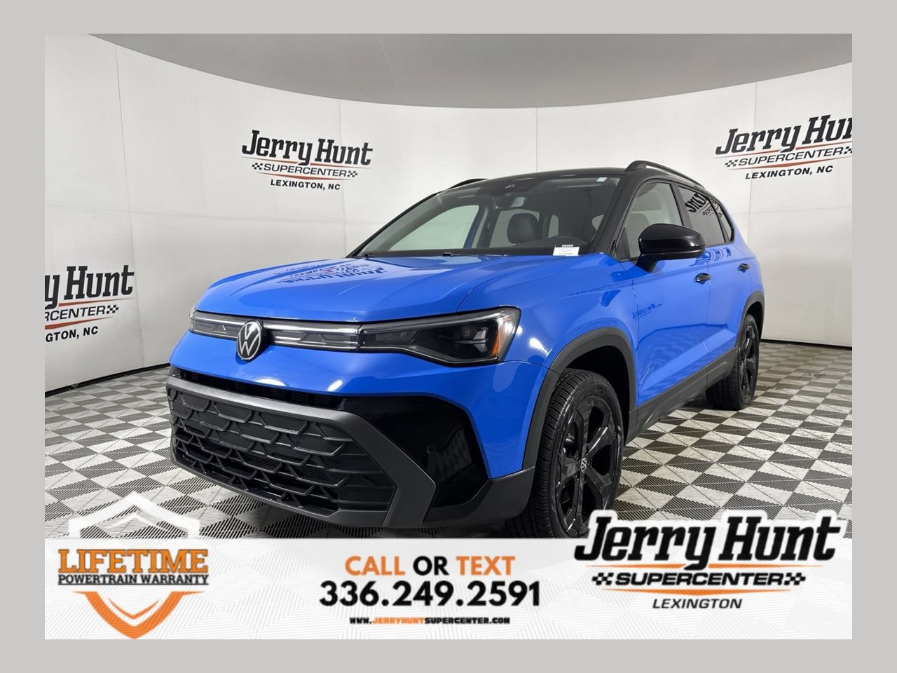 Used 2025 Volkswagen Taos SE AWD/4WD image 1