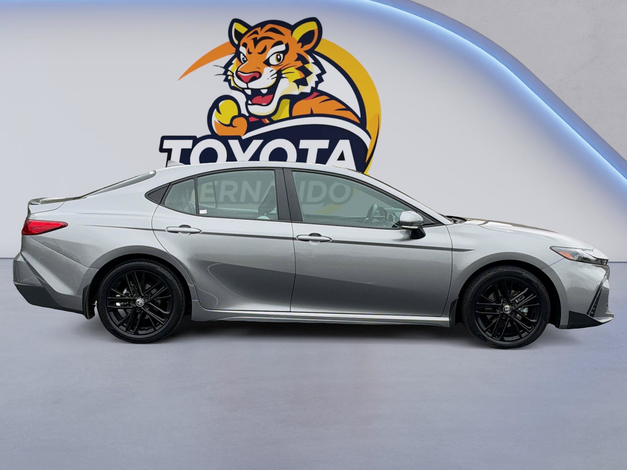 Used 2026 Toyota Camry SE FWD image 4