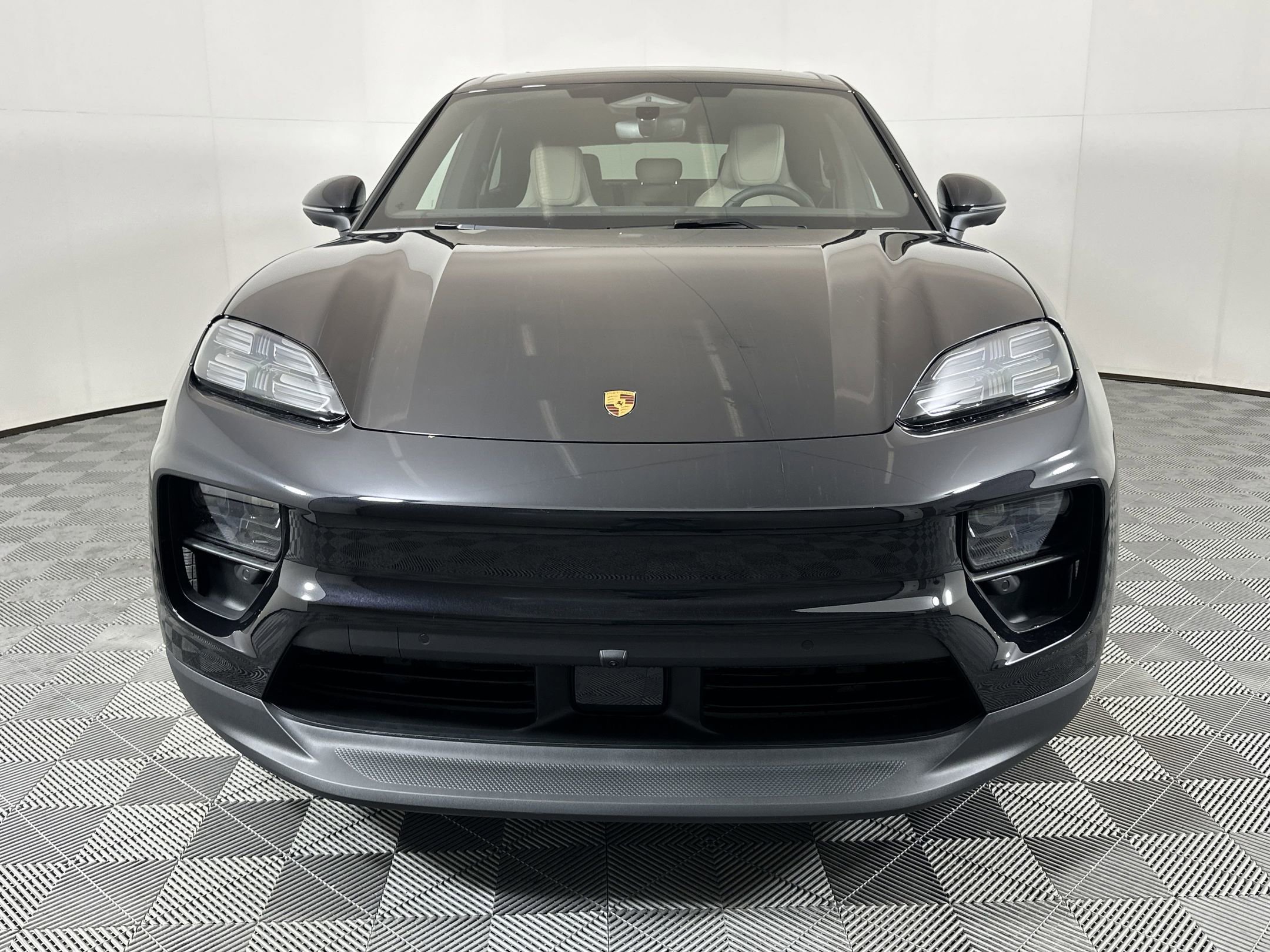 Certified 2025 Porsche Macan 4 Electric image 7