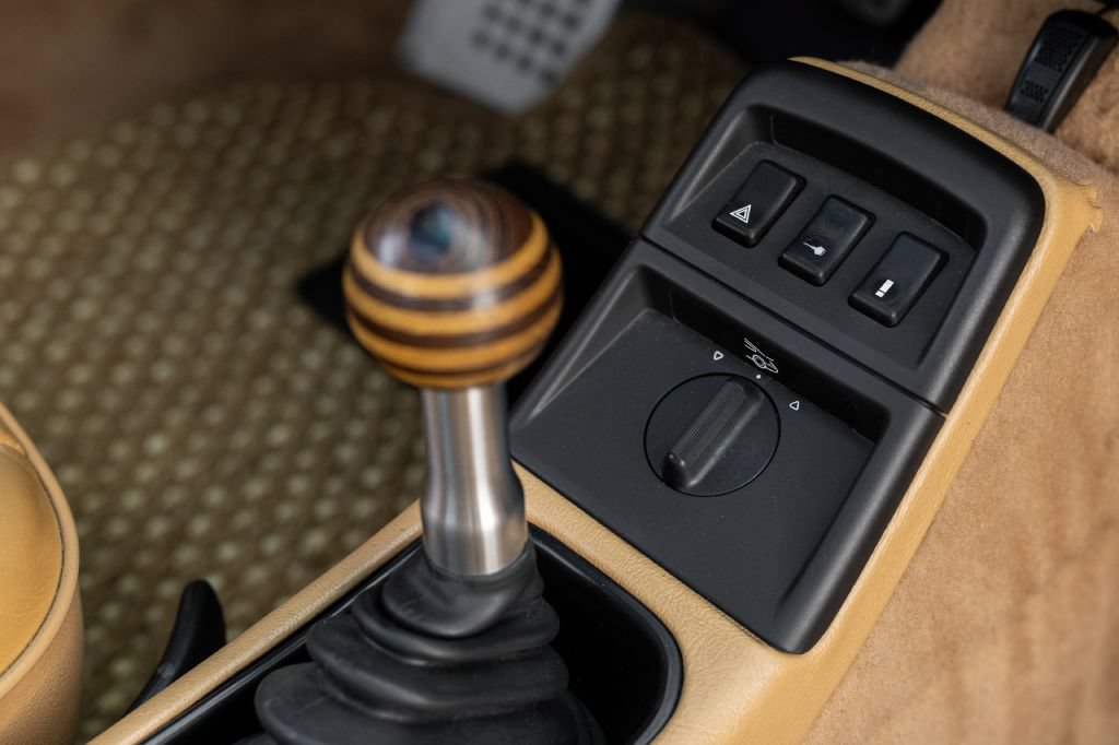 Used 1992 Porsche 911 Carrera RWD image 40