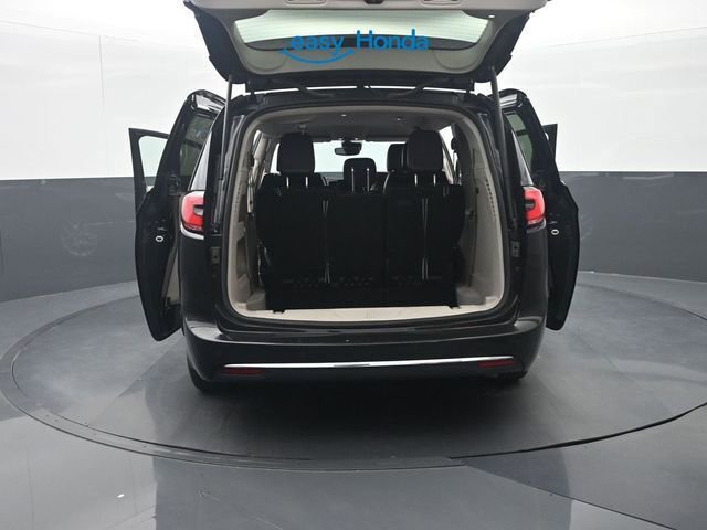 Used 2023 Chrysler Pacifica Touring-L FWD image 40
