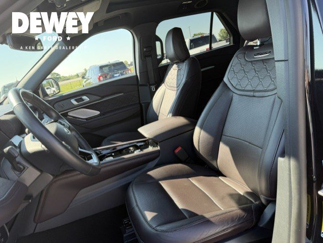 Used 2025 Ford Explorer Platinum w/ LUX Leather Package AWD/4WD image 12