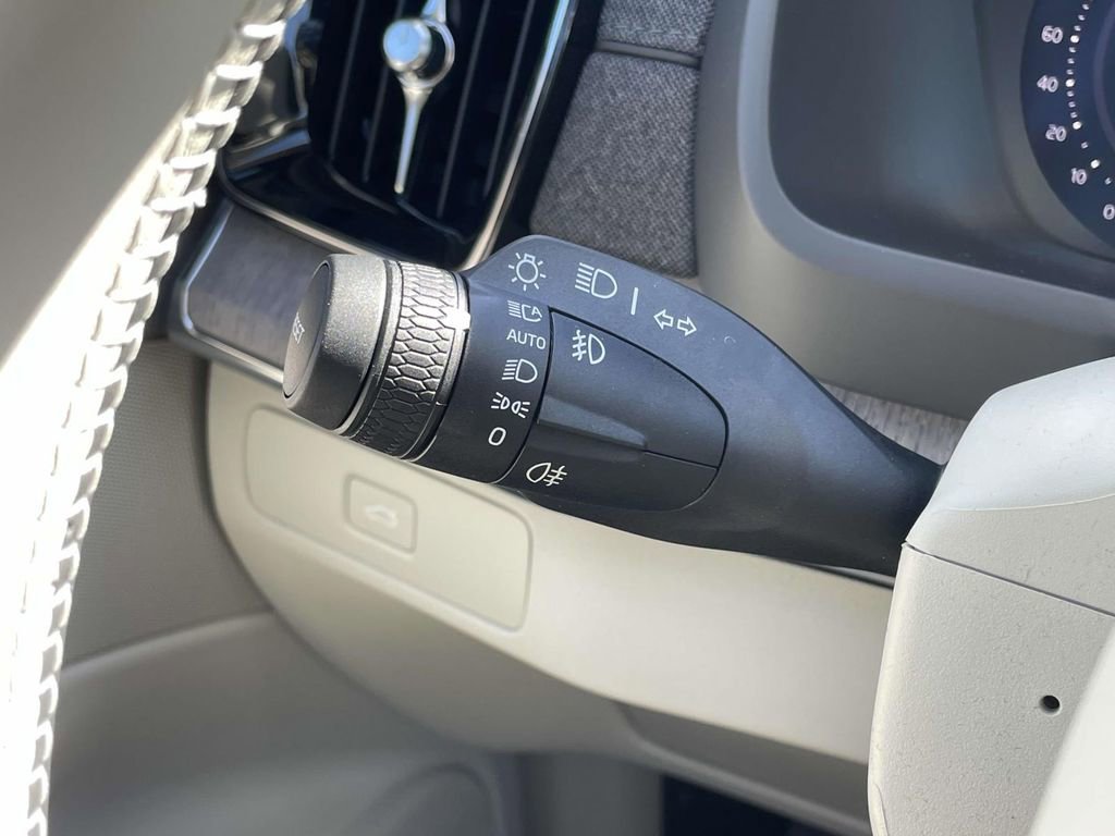 New 2026 Volvo XC90 B6 Ultra w/ Protection Package image 12