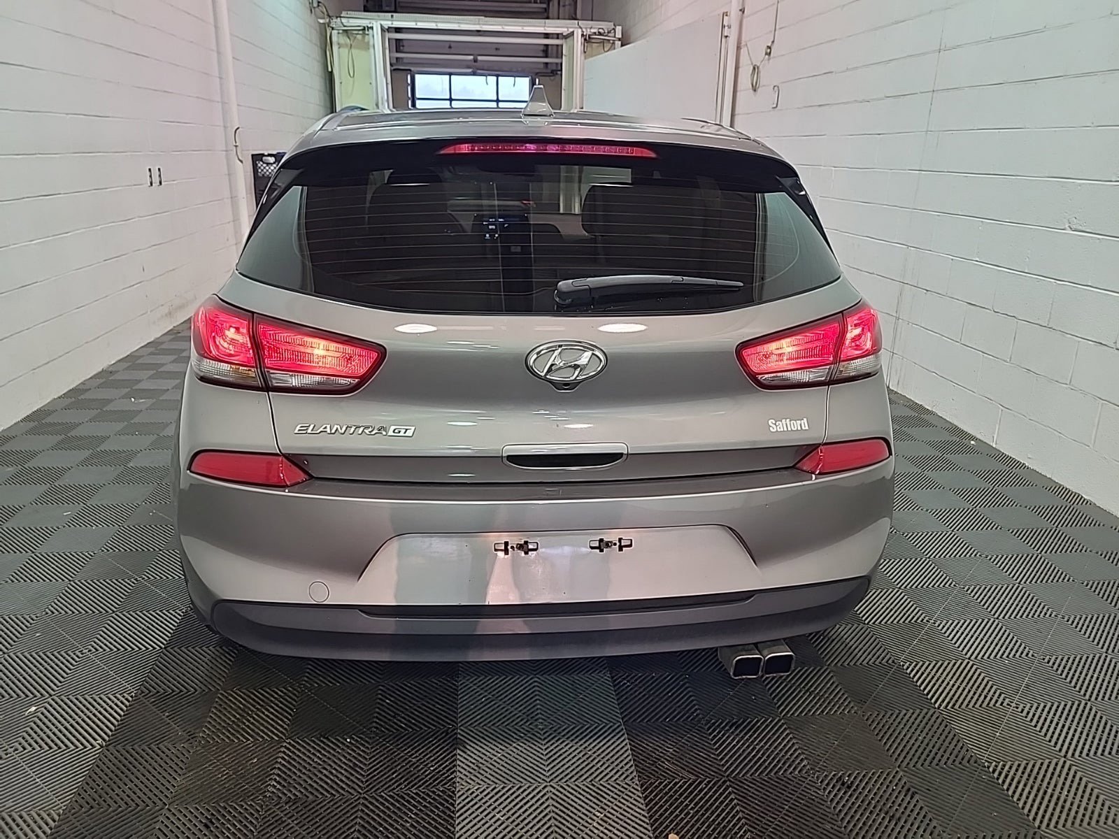 Used 2020 Hyundai Elantra GT image 3