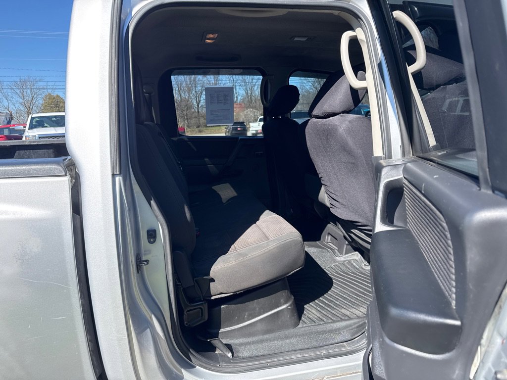 Used 2013 Nissan Titan SV image 14