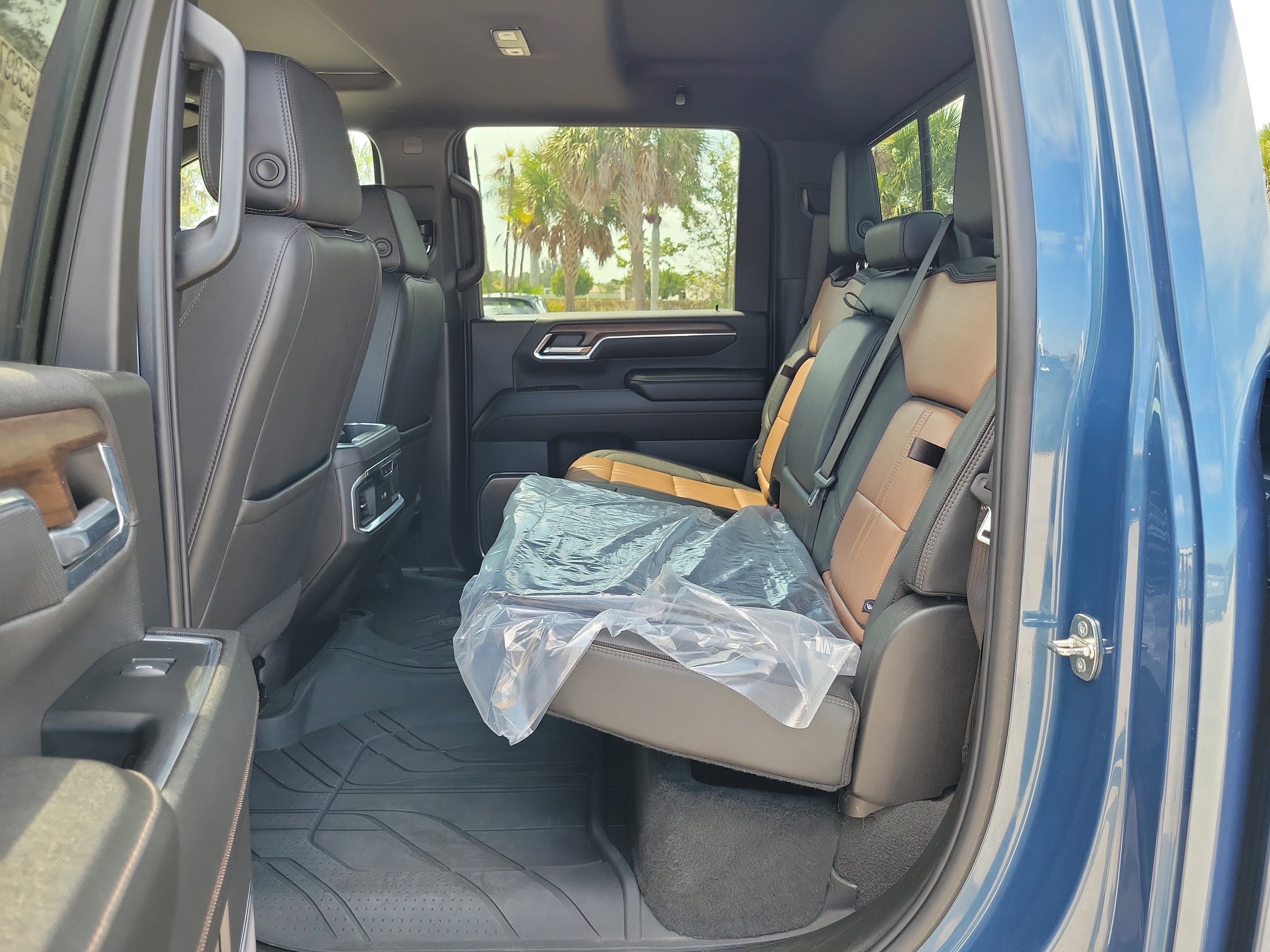 Used 2024 Chevrolet Silverado 3500 High Country w/ Technology Package image 13