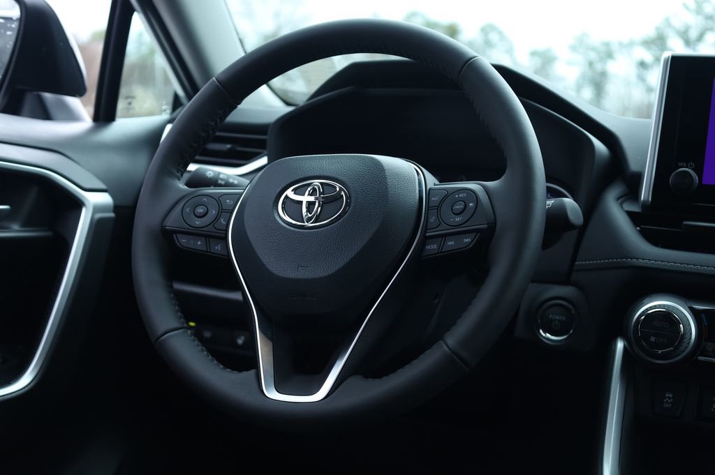 Used 2025 Toyota RAV4 XLE image 5