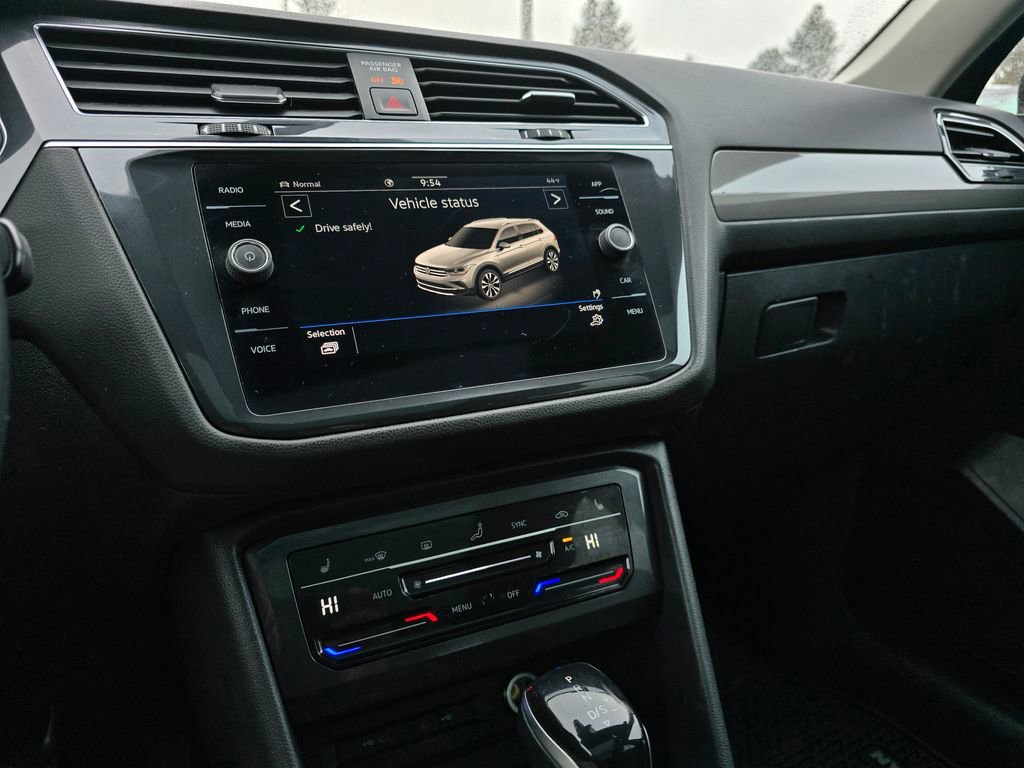 Used 2022 Volkswagen Tiguan SE image 29