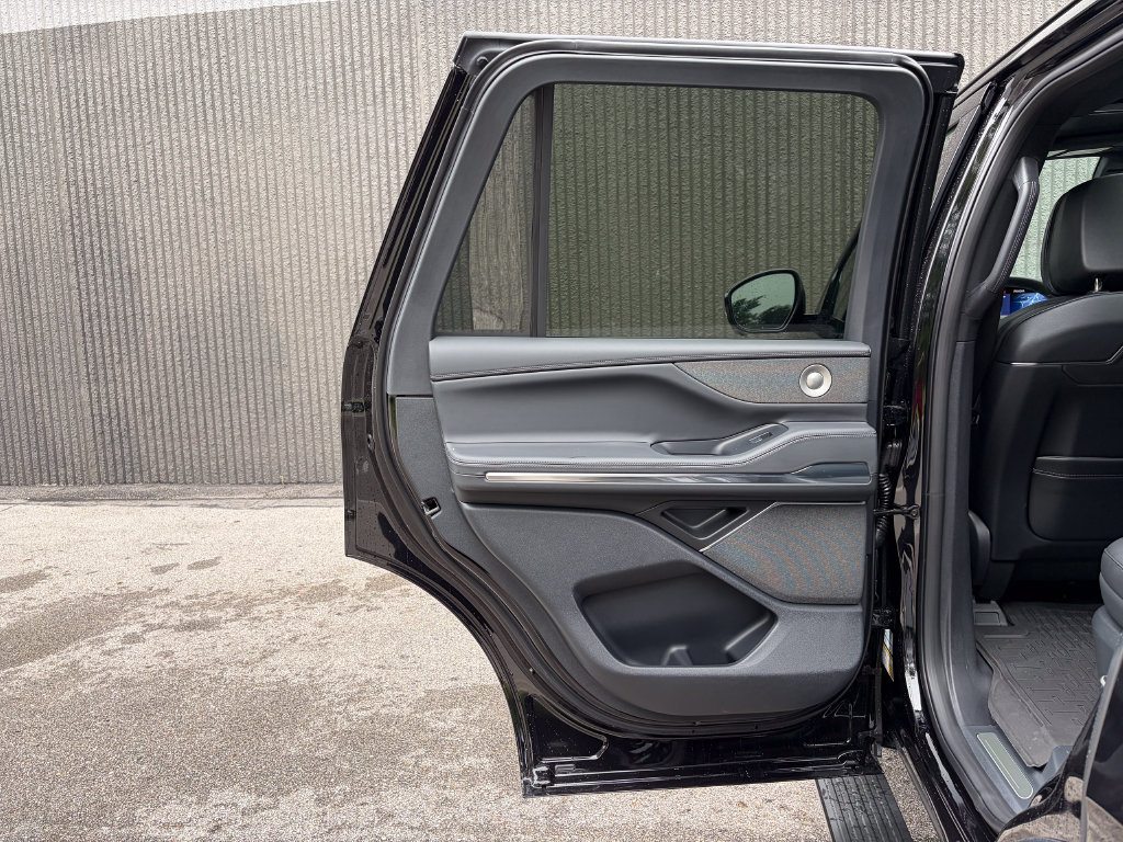 New 2027 Lincoln Navigator Reserve w/ Jet Appearance Package AWD/4WD image 24