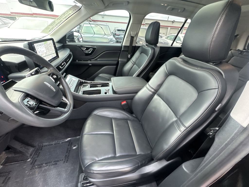 Used 2025 Lincoln Aviator AWD image 11
