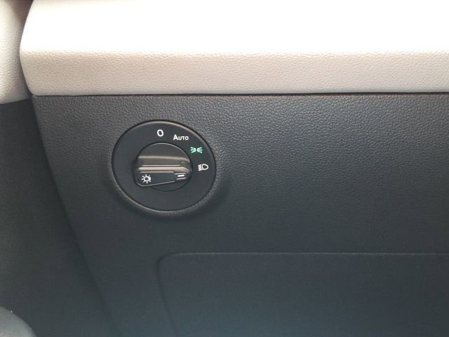 Used 2022 Volkswagen Taos SE image 27