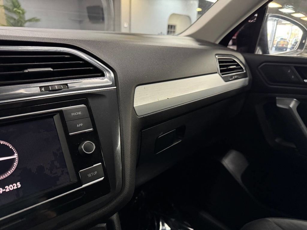 Used 2019 Volkswagen Tiguan S image 27